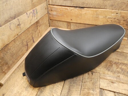 Mono saddle black Piaggio V50-90/PV/ET3